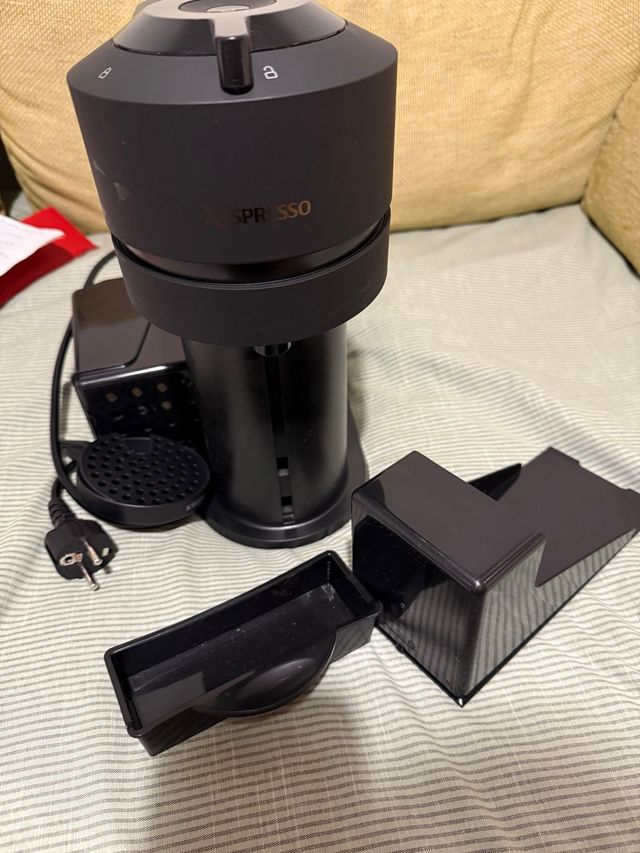 Cafetera Nespresso Vertuo Negra