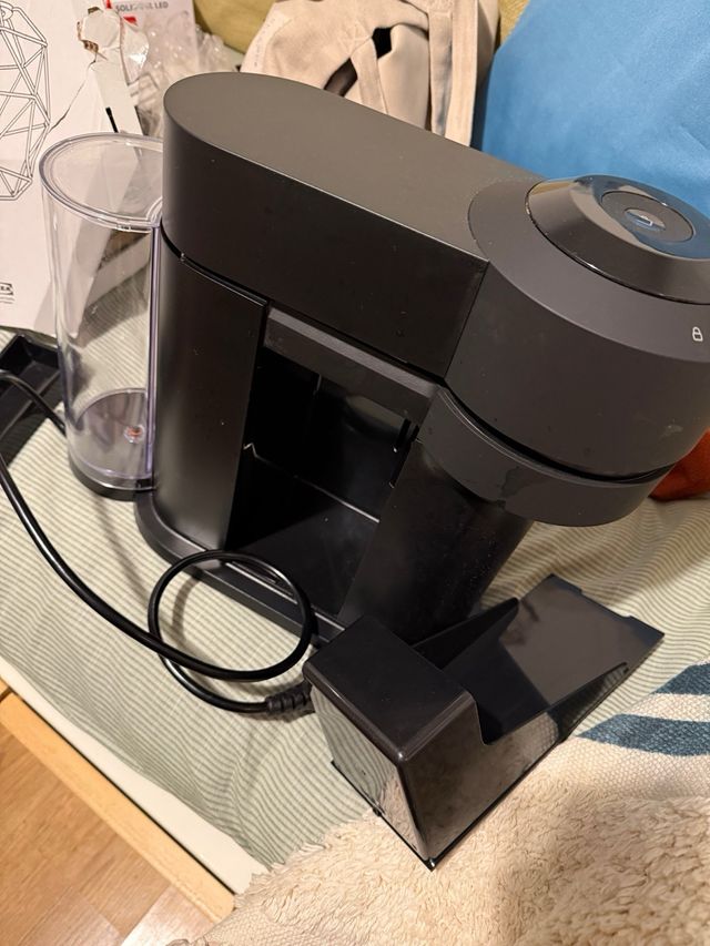 Cafetera Nespresso Vertuo Negra