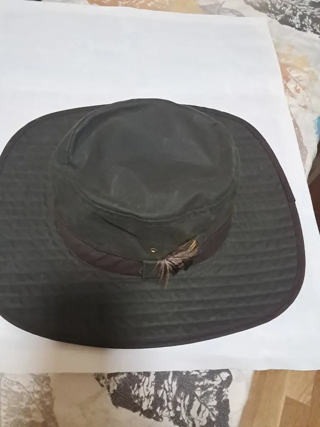 Sombrero de montería marrón y verde