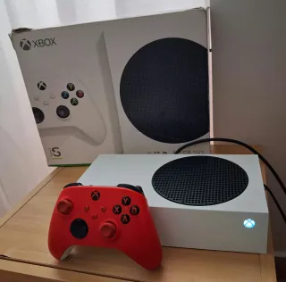 Xbox Series S Blanca + Mando Rojo