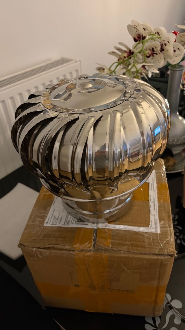 Salida de chimenea metálica plateada