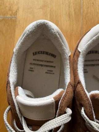 Zapatillas deportivas ante marrón