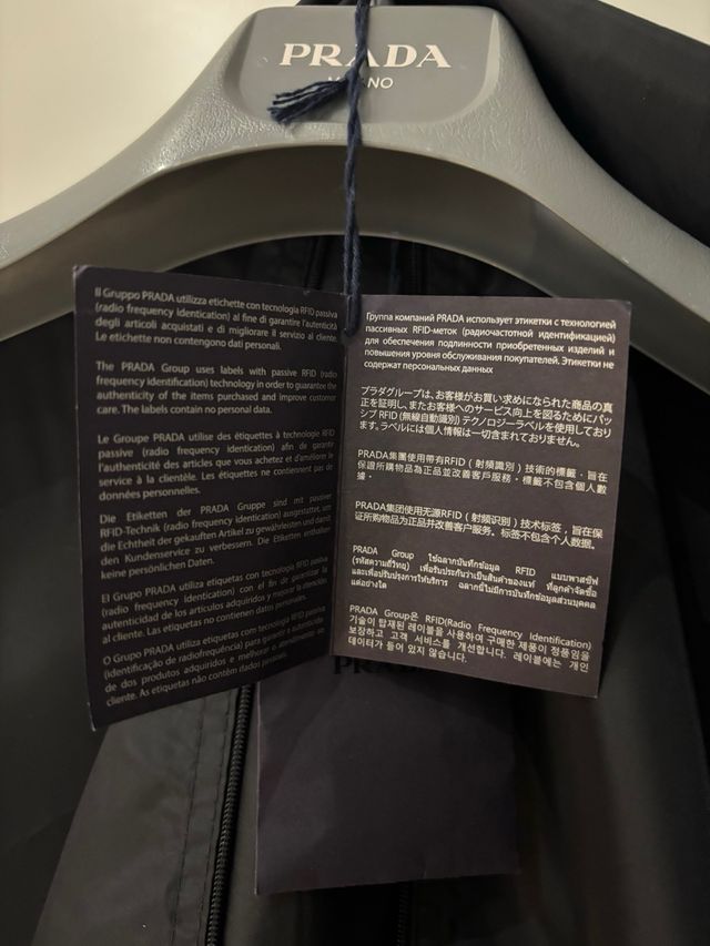 Abrigo Prada Negro