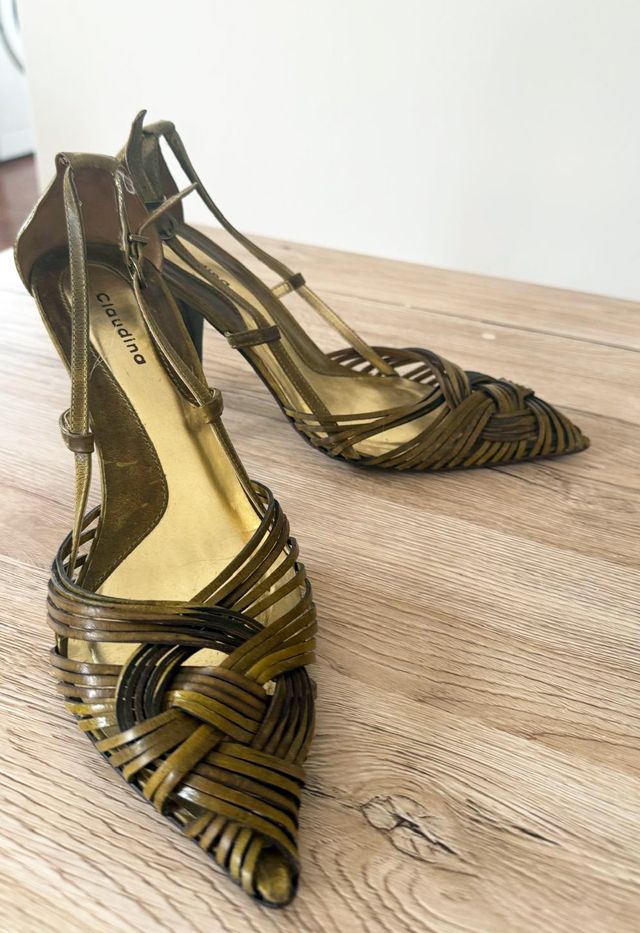 Tacones Claudina Piel Entrelazados Dorados
