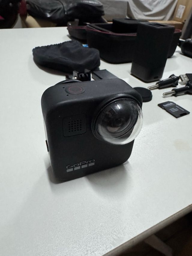 Cámara GoPro 360 + Accesorios