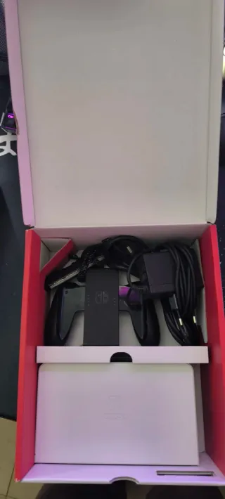 Nintendo Switch Negra y Blanca