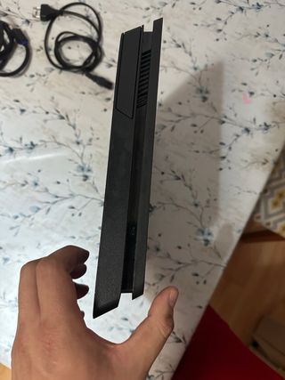 Ps4 Negra con 2 Mandos