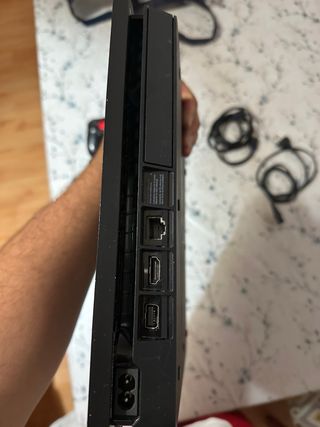 Ps4 Negra con 2 Mandos