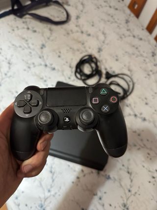 Ps4 Negra con 2 Mandos