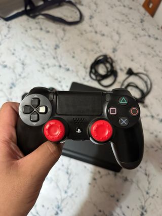 Ps4 Negra con 2 Mandos