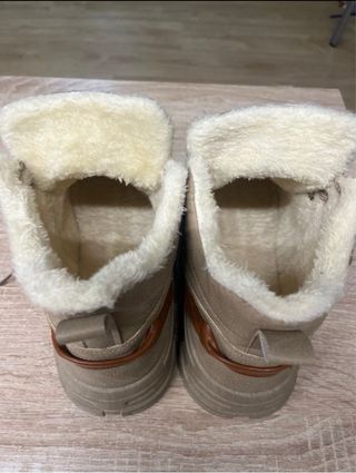 Botas de invierno beige y marrón