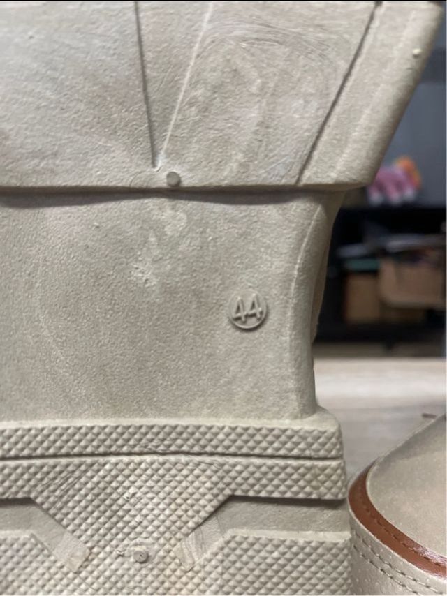 Botas de invierno beige y marrón