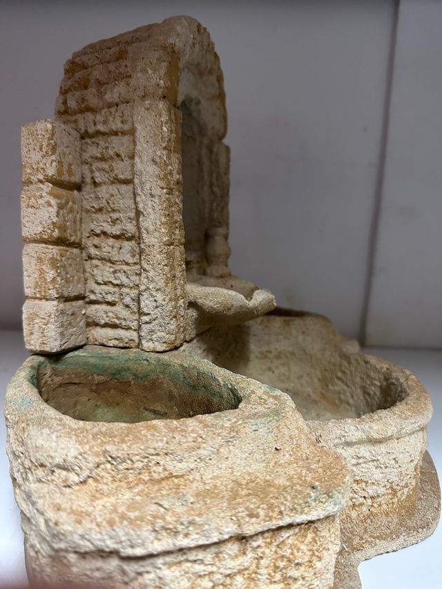 Fuente de piedra decorativa