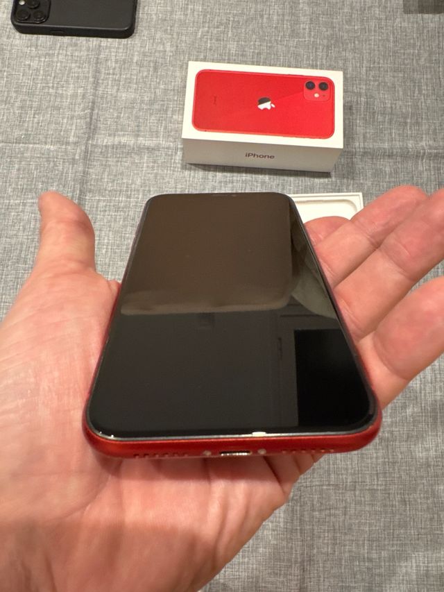 iPhone 11 128GB Rojo de fábrica- Caja y accesorios