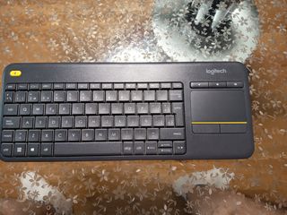 Teclado inalámbrico Logitech K400+