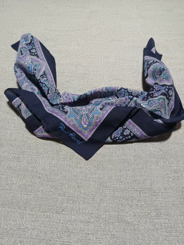 Pañuelo estampado cachemira azul y lila