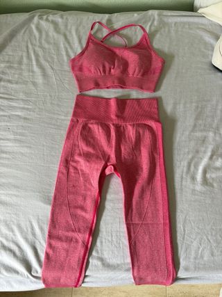 Conjunto deportivo rosa