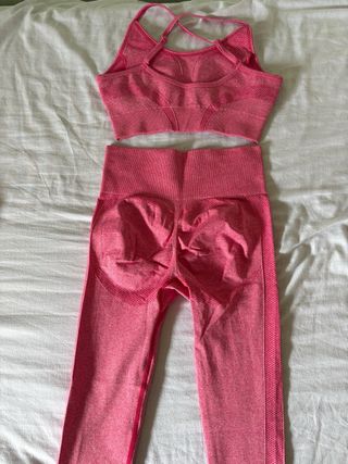 Conjunto deportivo rosa