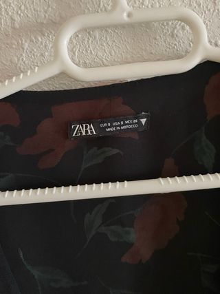 Top Zara floral manga larga