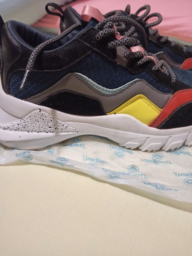 Tenis Zara Azul y Rojo