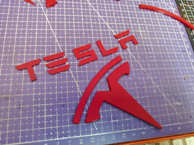Emblemas TESLA Rojos para Toni