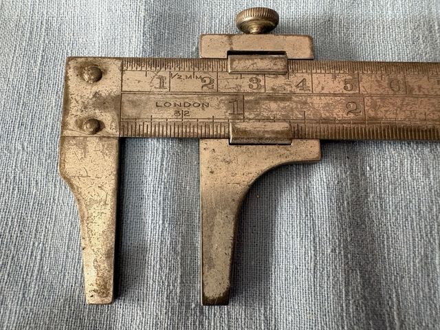 Calibre inglés antiguo