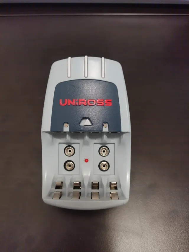 Cargador de Pilas UNIROSS