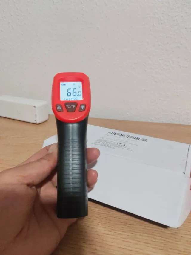 Termómetro infrarrojo digital