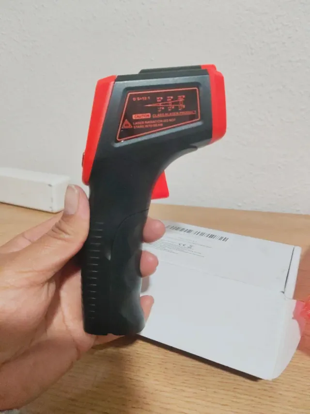 Termómetro infrarrojo digital