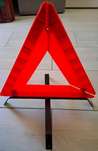 Triangolo di emergenza auto