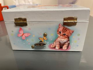 Joyero musical con gatos y mariposas