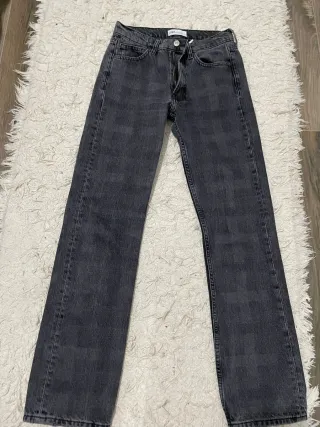 Vaqueros rectos Zara grises