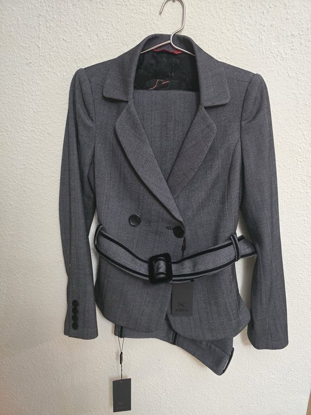 Blazer SC gris con cinturón Talla S