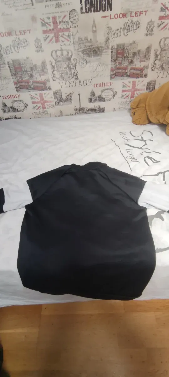 Chaqueta Negra y Blanca Talla:11-12 años 147-157