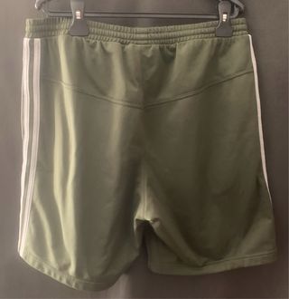Pantalón corto Adidas verde militar Talla L