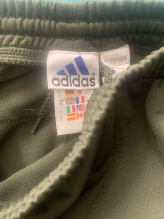 Pantalón corto Adidas verde militar Talla L