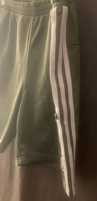 Pantalón corto Adidas verde militar Talla L
