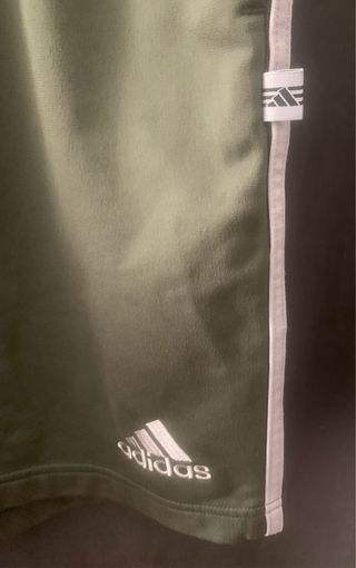 Pantalón corto Adidas verde militar Talla L