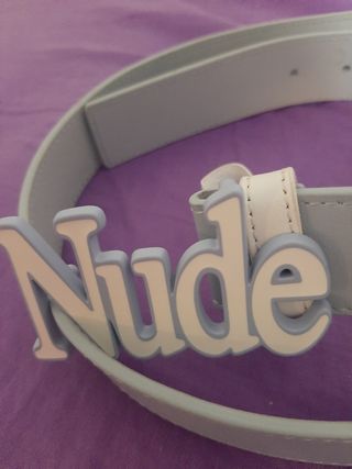 Cinturón Nude Project Piel Blanco y azul clarito.