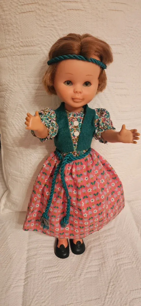 Traje Nancy Budapest.  HAGO ENVÍOS Muñec