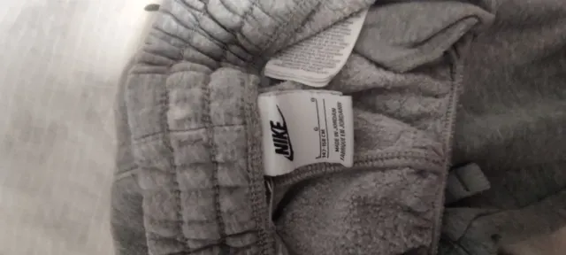 Pantalones grises Talla: para niño de 147-158