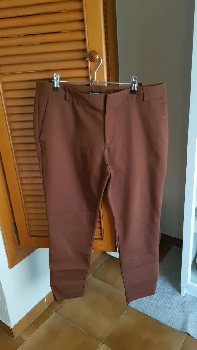 Pantalón Stradivarius Talla 44 Marrón