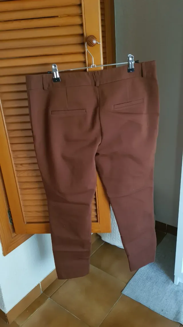 Pantalón Stradivarius Talla 44 Marrón