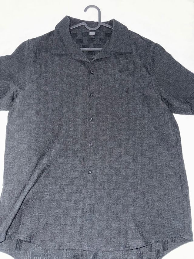 Camisa Shein Negra Texturizada.