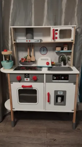 Cocinita de juguete de madera