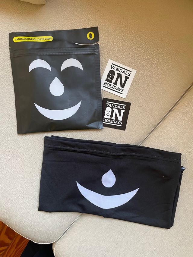 Buff bandana Vandals on holidays