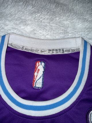Camiseta Nike Lakers Morada Talla L