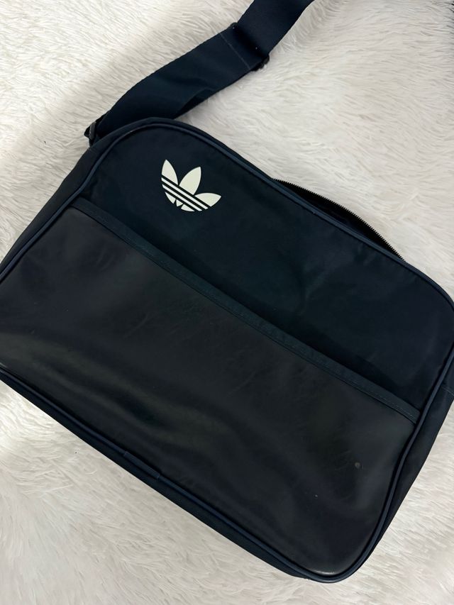 Bolso Adidas Azul Marino.