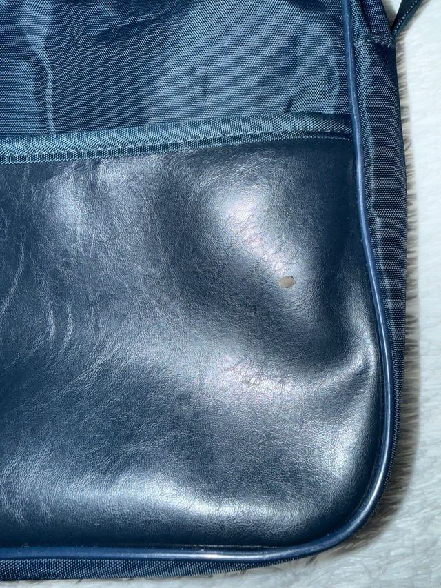 Bolso Adidas Azul Marino.