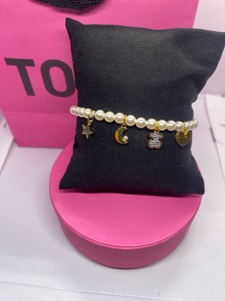 Pulsera Tous perlas y charms dorados